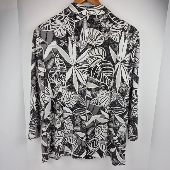 Weekends by Chicos Black White Floral Zip Front Jacket Womens Size 1 Lightweight - Picture 4 of 11